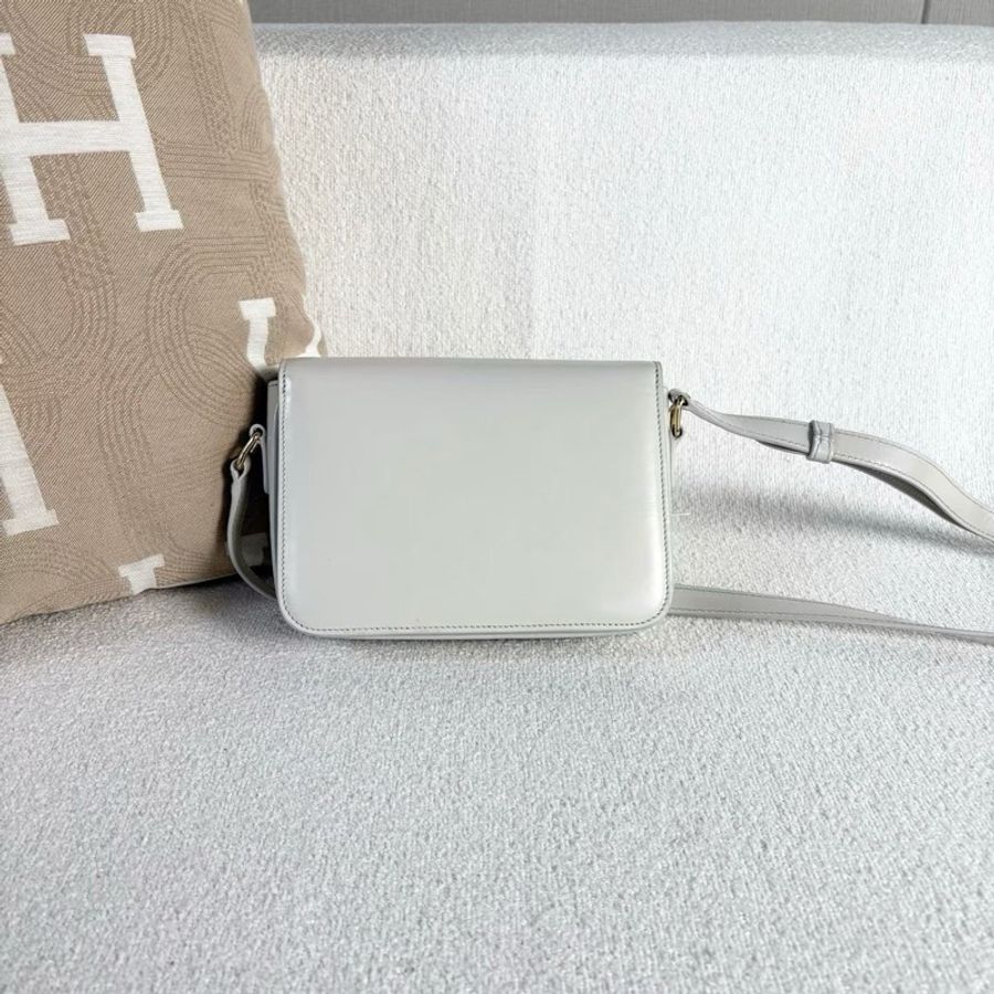 Celine 灰白色金扣Teenbox豆腐包小號18.5*14*5.5 99新配件塵袋-6