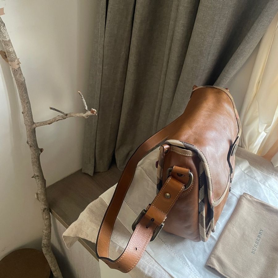 🍎優惠中🍎Burberry郵差包/大馬鞍/翻蓋包/斜背包/側背包🇬🇧正品🇬🇧況好🇬🇧男女適用🇬🇧英式風格🇬🇧學院風-5