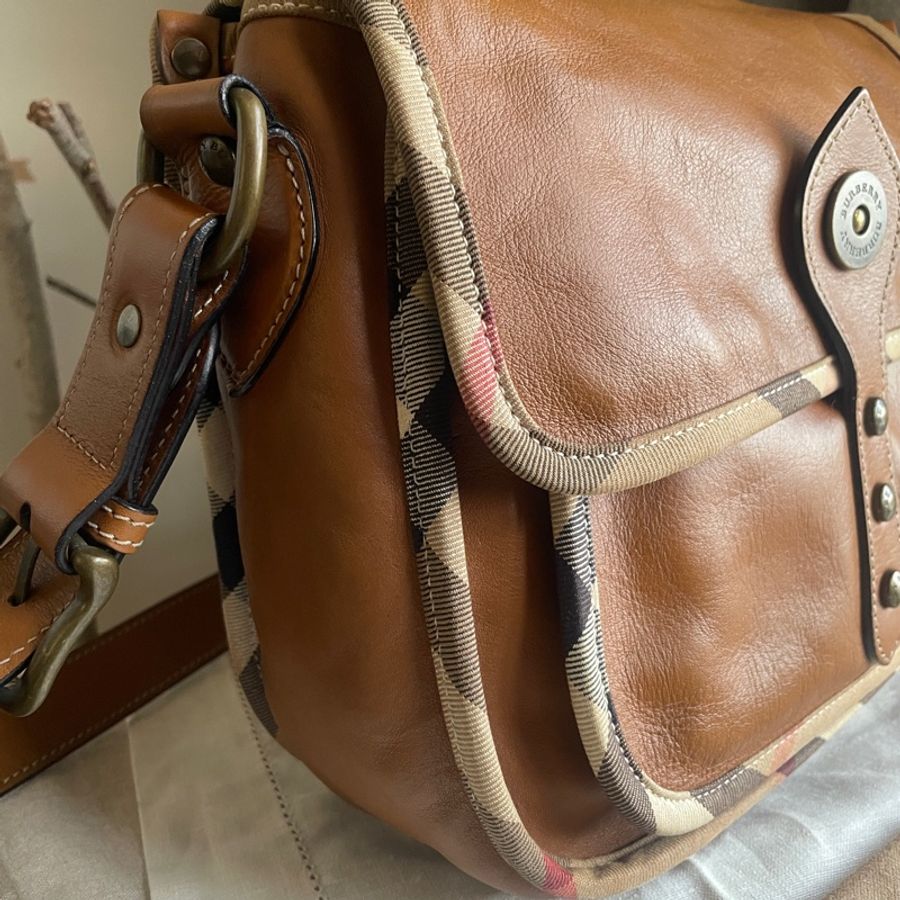 🍎優惠中🍎Burberry郵差包/大馬鞍/翻蓋包/斜背包/側背包🇬🇧正品🇬🇧況好🇬🇧男女適用🇬🇧英式風格🇬🇧學院風-16