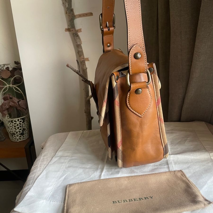 🍎優惠中🍎Burberry郵差包/大馬鞍/翻蓋包/斜背包/側背包🇬🇧正品🇬🇧況好🇬🇧男女適用🇬🇧英式風格🇬🇧學院風-23
