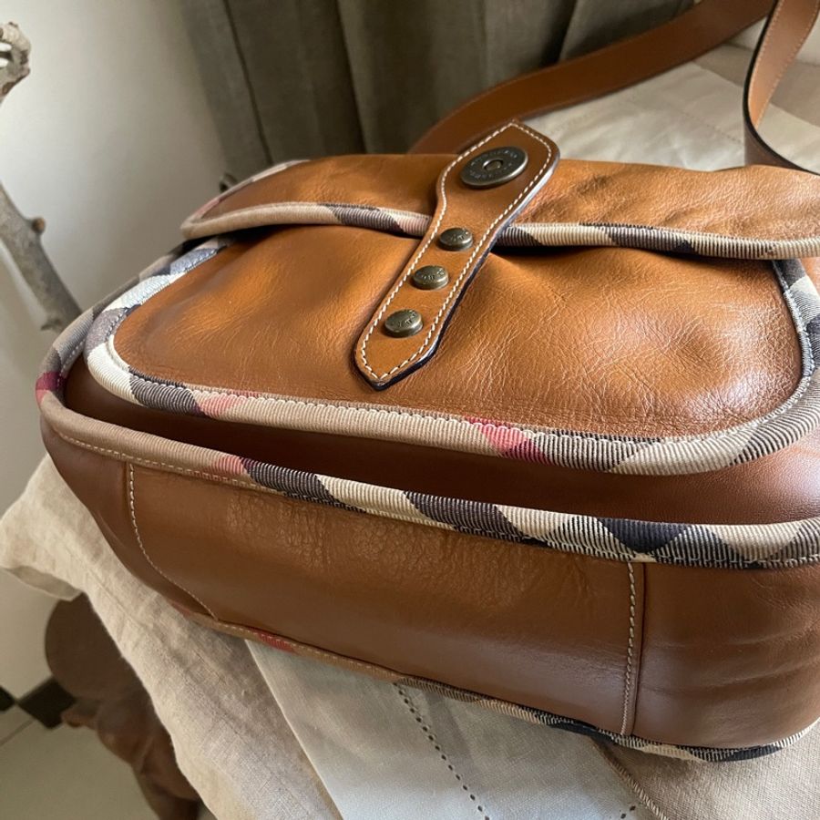 🍎優惠中🍎Burberry郵差包/大馬鞍/翻蓋包/斜背包/側背包🇬🇧正品🇬🇧況好🇬🇧男女適用🇬🇧英式風格🇬🇧學院風-37
