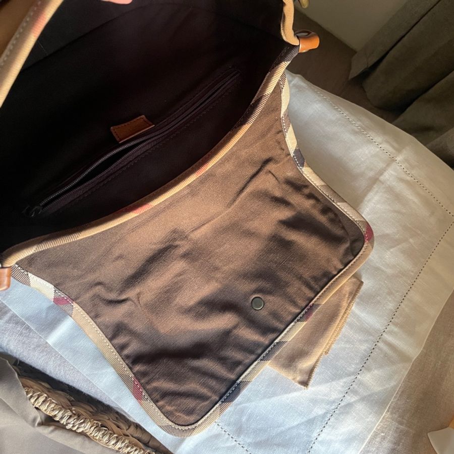 🍎優惠中🍎Burberry郵差包/大馬鞍/翻蓋包/斜背包/側背包🇬🇧正品🇬🇧況好🇬🇧男女適用🇬🇧英式風格🇬🇧學院風-57