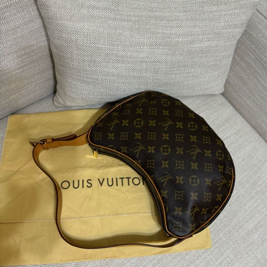 最後降價❗️9新以上美品✨LV Croissant Medium 中古可頌包中號🥐碗豆包🫘月亮包/月牙包/腋下包/有塵袋/漂亮包況-21