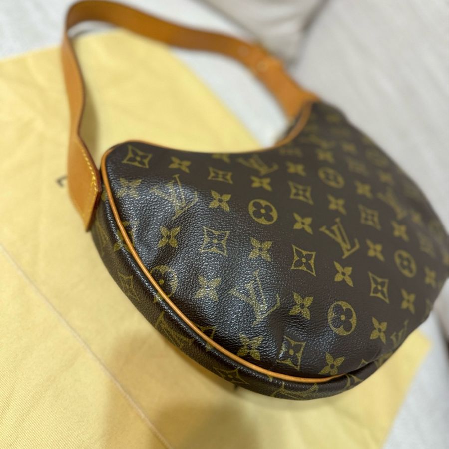 最後降價❗️9新以上美品✨LV Croissant Medium 中古可頌包中號🥐碗豆包🫘月亮包/月牙包/腋下包/有塵袋/漂亮包況-29