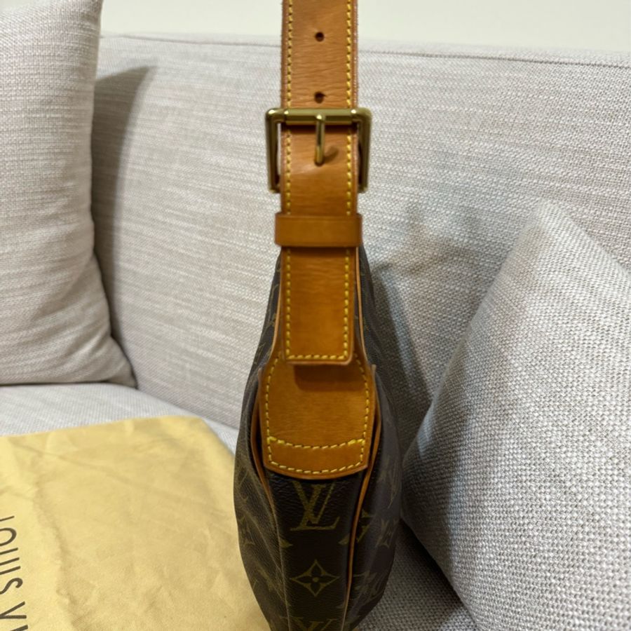 最後降價❗️9新以上美品✨LV Croissant Medium 中古可頌包中號🥐碗豆包🫘月亮包/月牙包/腋下包/有塵袋/漂亮包況-58