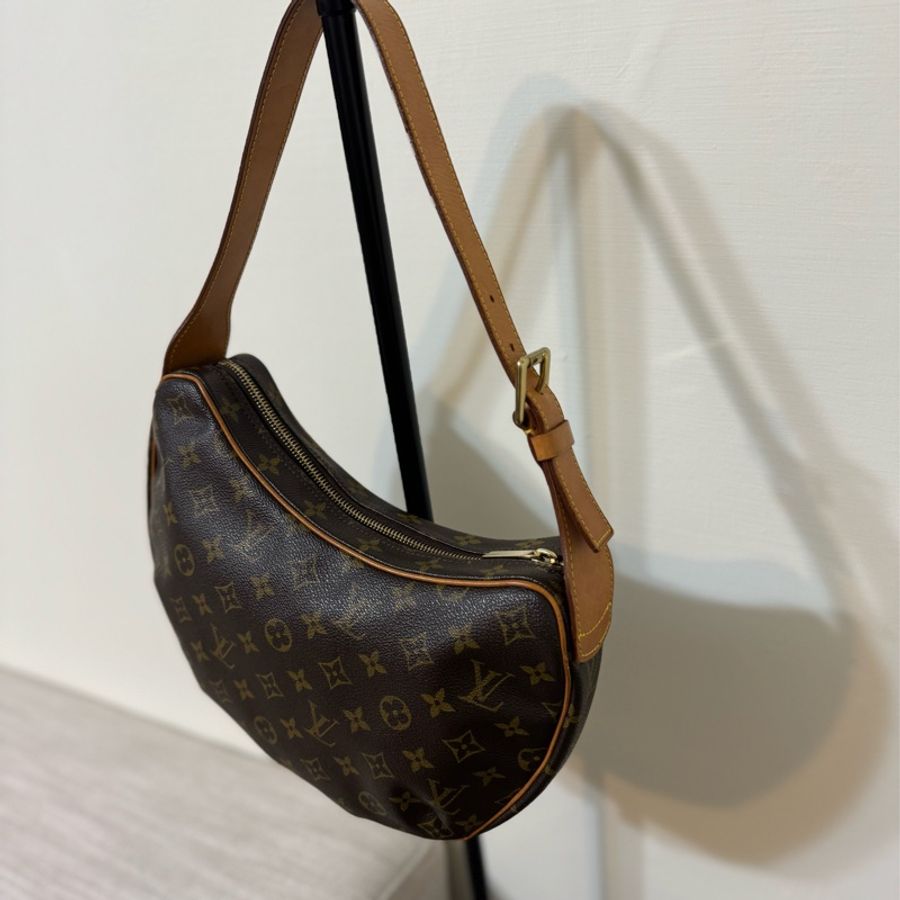 最後降價❗️9新以上美品✨LV Croissant Medium 中古可頌包中號🥐碗豆包🫘月亮包/月牙包/腋下包/有塵袋/漂亮包況-61