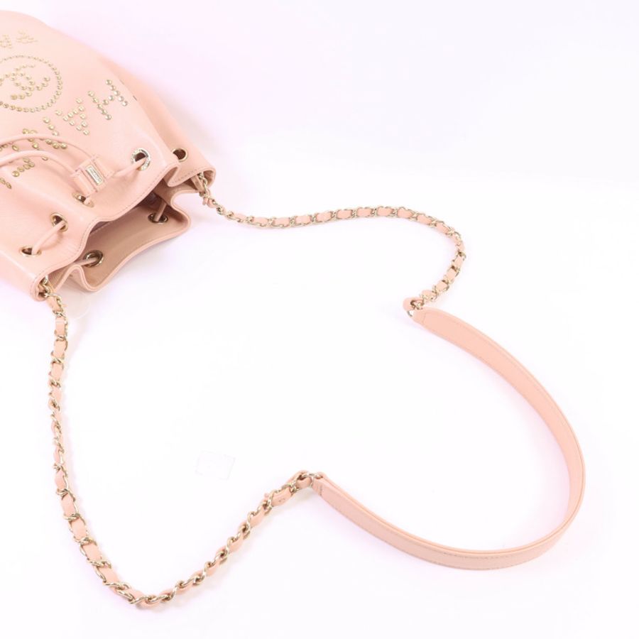 CHANEL 牛皮皮革Rivet Drawstring Bucket金扣肩背袋-4