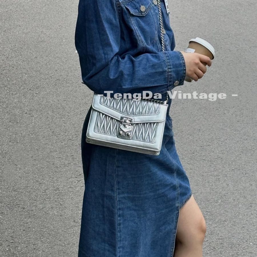 Miu Miu • Confidential銀色全皮褶皺鏈條包 芯片款-1