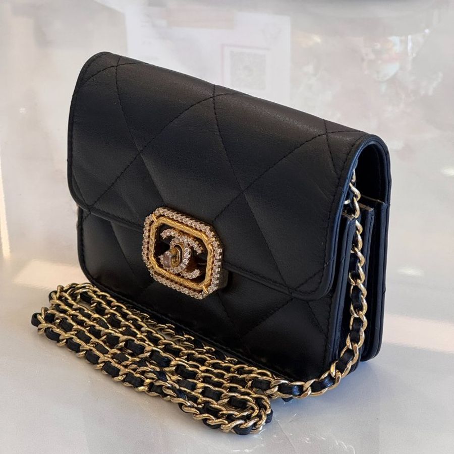 *SHIHNA名牌精品* CHANEL 小牛皮方鑽迷你口蓋包-1