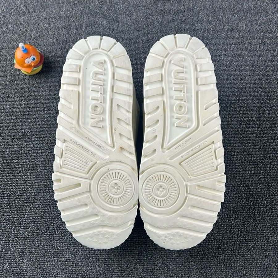 97新 Lv Louis Vuitton路易威登米白色胖丁 尺碼42-12