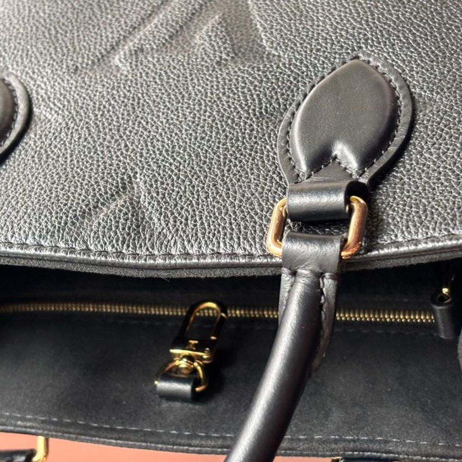 小款 ::LOUIS VUITTON:: LV OnTheGo PM 黑色Monogram Empreinte 壓花皮革手提包 托特包 斜背包 肩背包-22