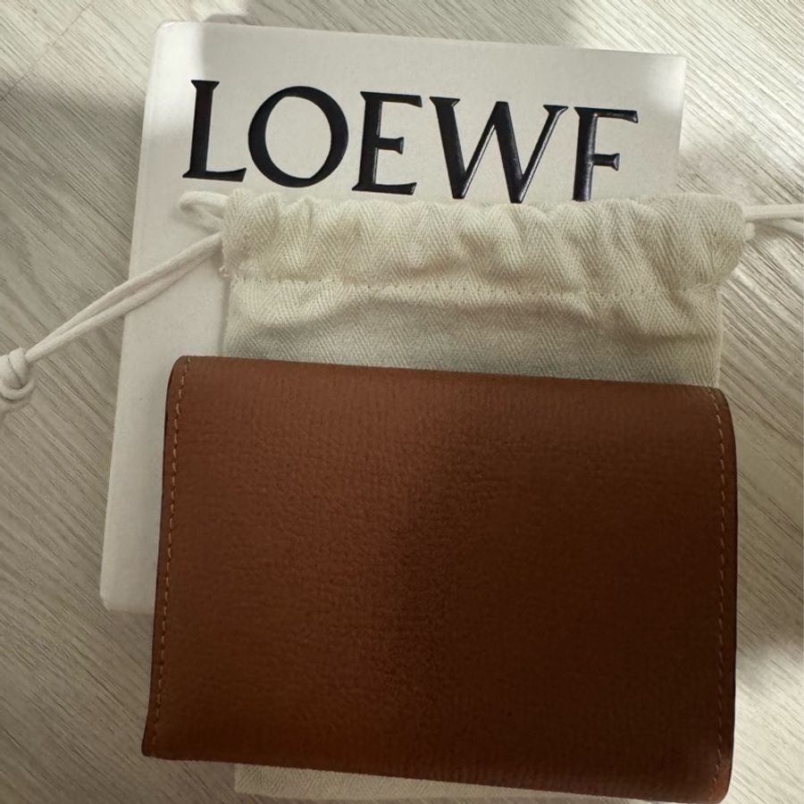 LOEWE Anagram三摺短夾-1