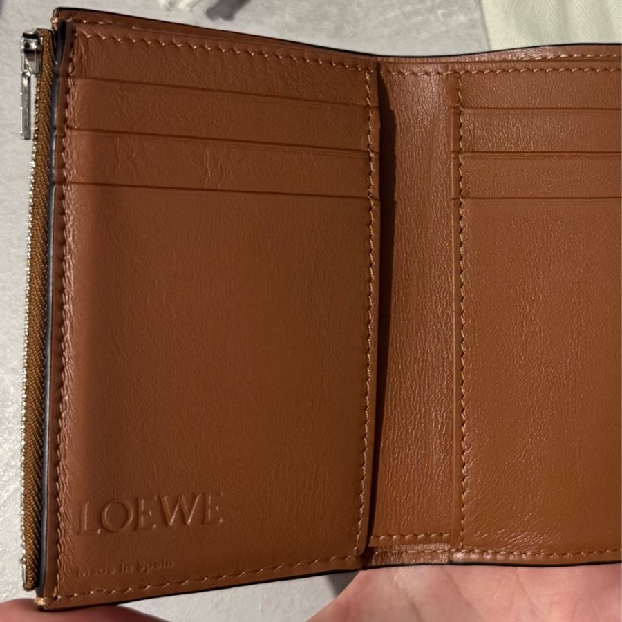 LOEWE Anagram三摺短夾-3