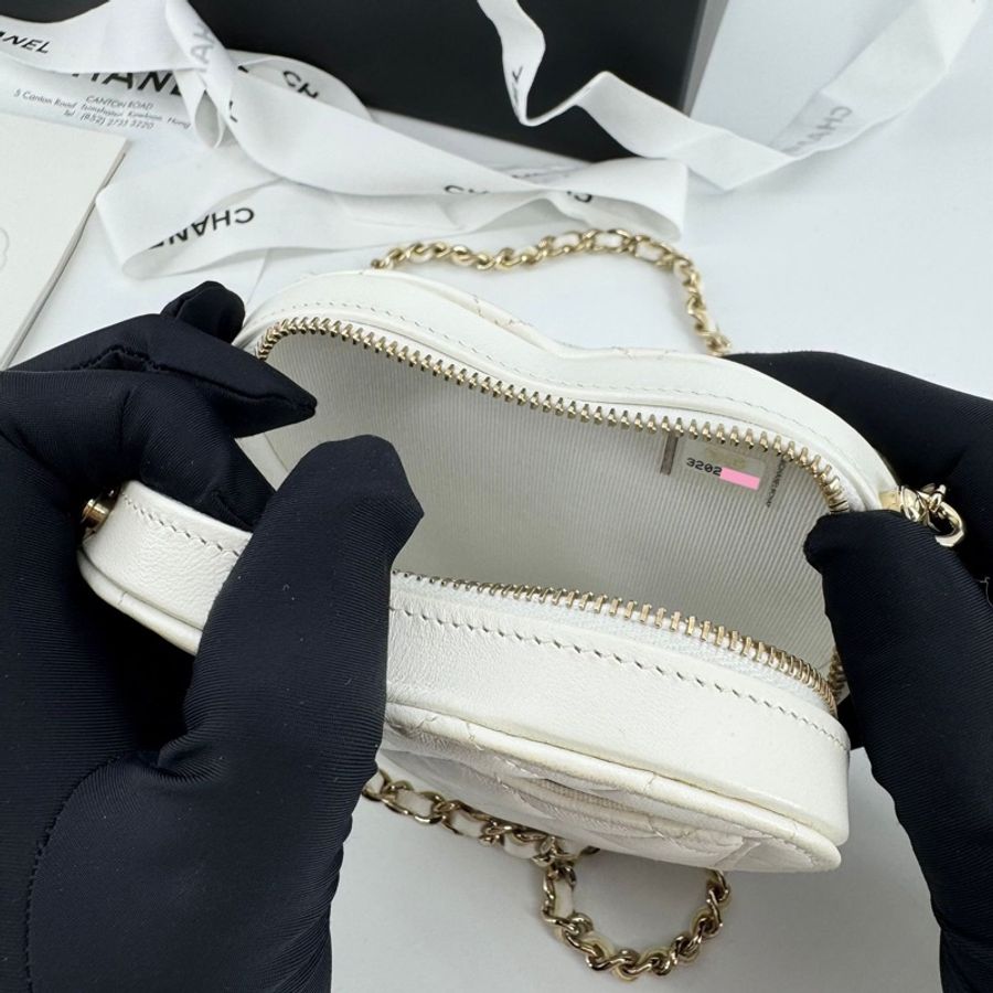 Chanel 2022 Lambskin Leather Quilted White Mini Heart Clutch Bag with Champagne-gold toned Hardware-8