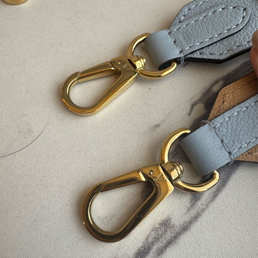 LV Lockme Tender寶寶藍/白皮革雙層兩用包-39
