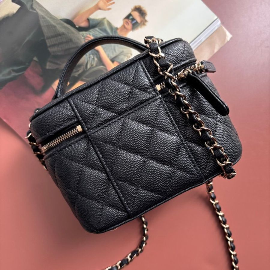 ::CHANEL:: AS3171 香奈兒經典雙C LOGO菱格紋小牛皮化妝/兩用包(黑色)-2