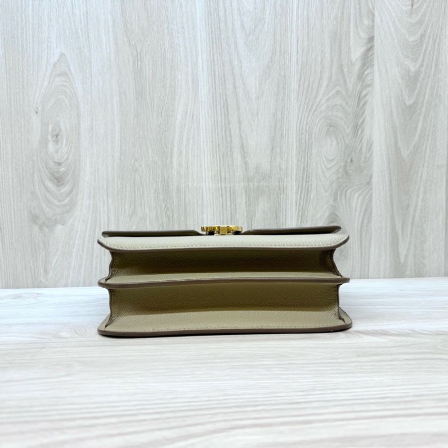 BURBERRY奶茶色粒面牛皮TB金釦雙層風琴包8020641-5