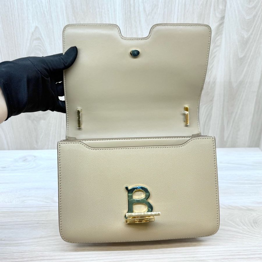BURBERRY奶茶色粒面牛皮TB金釦雙層風琴包8020641-6