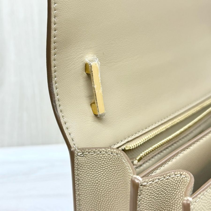 BURBERRY奶茶色粒面牛皮TB金釦雙層風琴包8020641-14