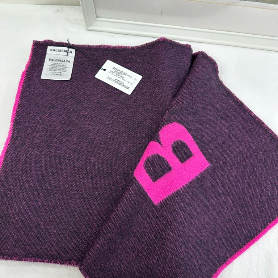 BALENCIAGA巴黎世家,羊毛圍巾 ,雙面大logo 全新吊牌-1