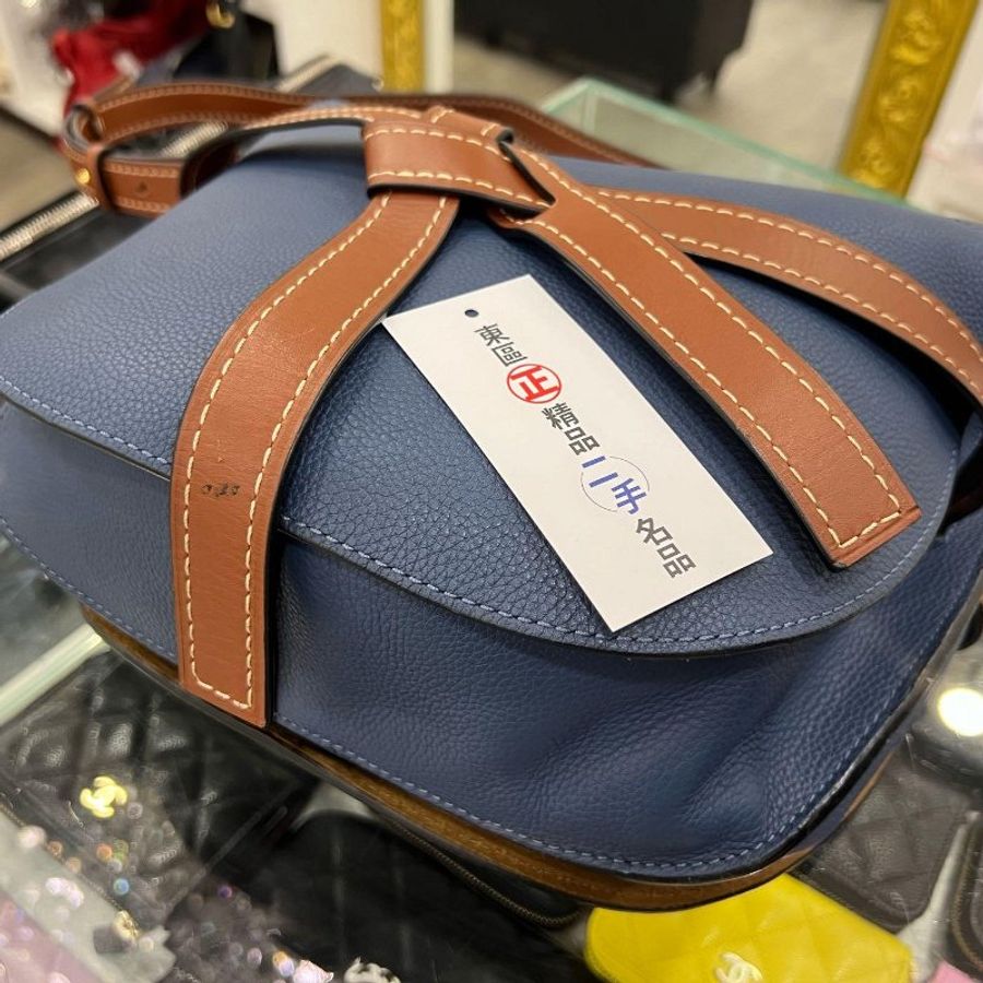 東區正精品㊣LOEWE GATE 藍色拚咖啡色牛皮斜背包郵差包馬鞍包綁帶禮物包大款 30CM RZ5034-5
