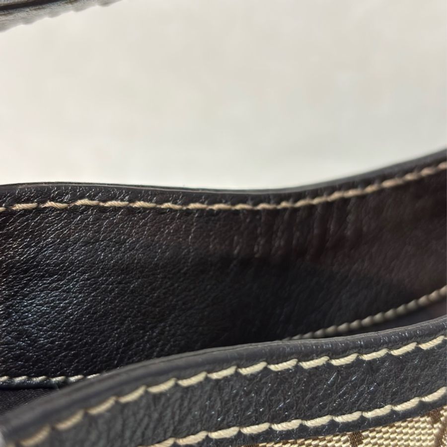 GUCCI 233608 GG LOGO 綠紅綠織帶 老花字紋緹花布 咖啡牛皮 肩背包 HOBO-37