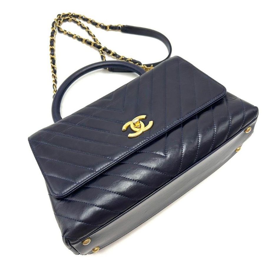 CHANEL 藍色金扣V紋Cocohandle手提肩背包29*17*10 9新 配件保卡塵袋-4