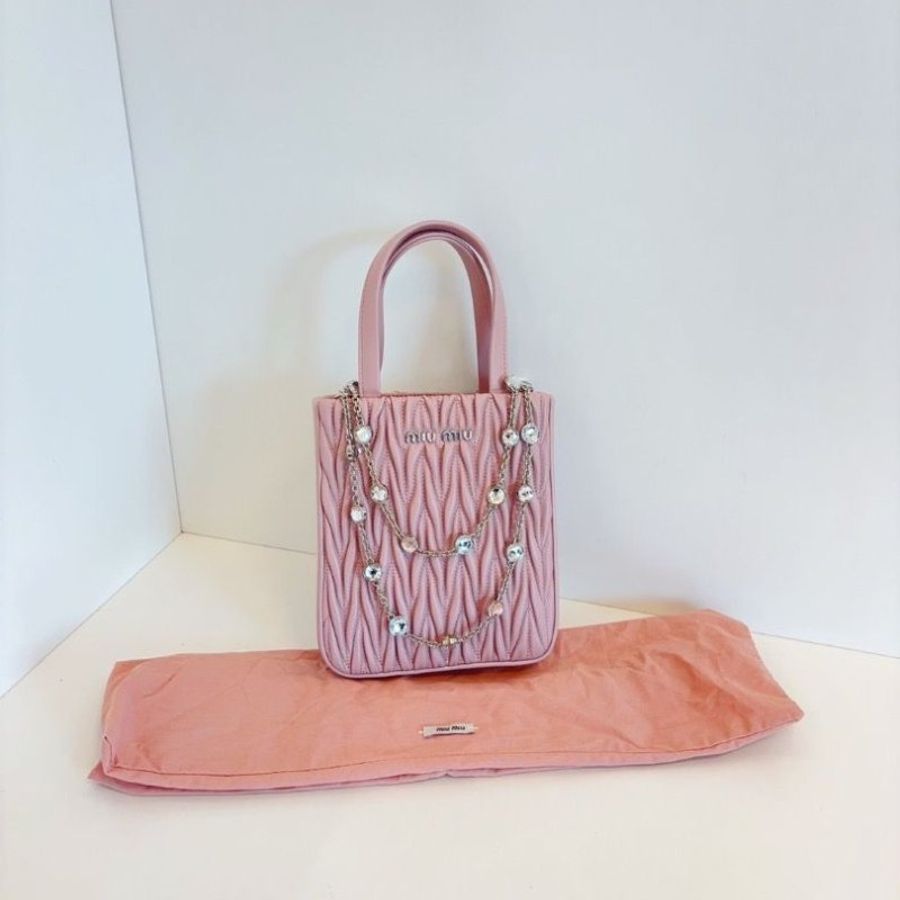 MiuMiu 新款粉色 鑽石皺摺mini tote琴譜包 16*18*5 95新 配件塵袋-1