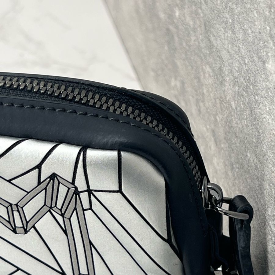💗香緹國際精品💗 756 MCM 黑銀手拿包 化妝包-1