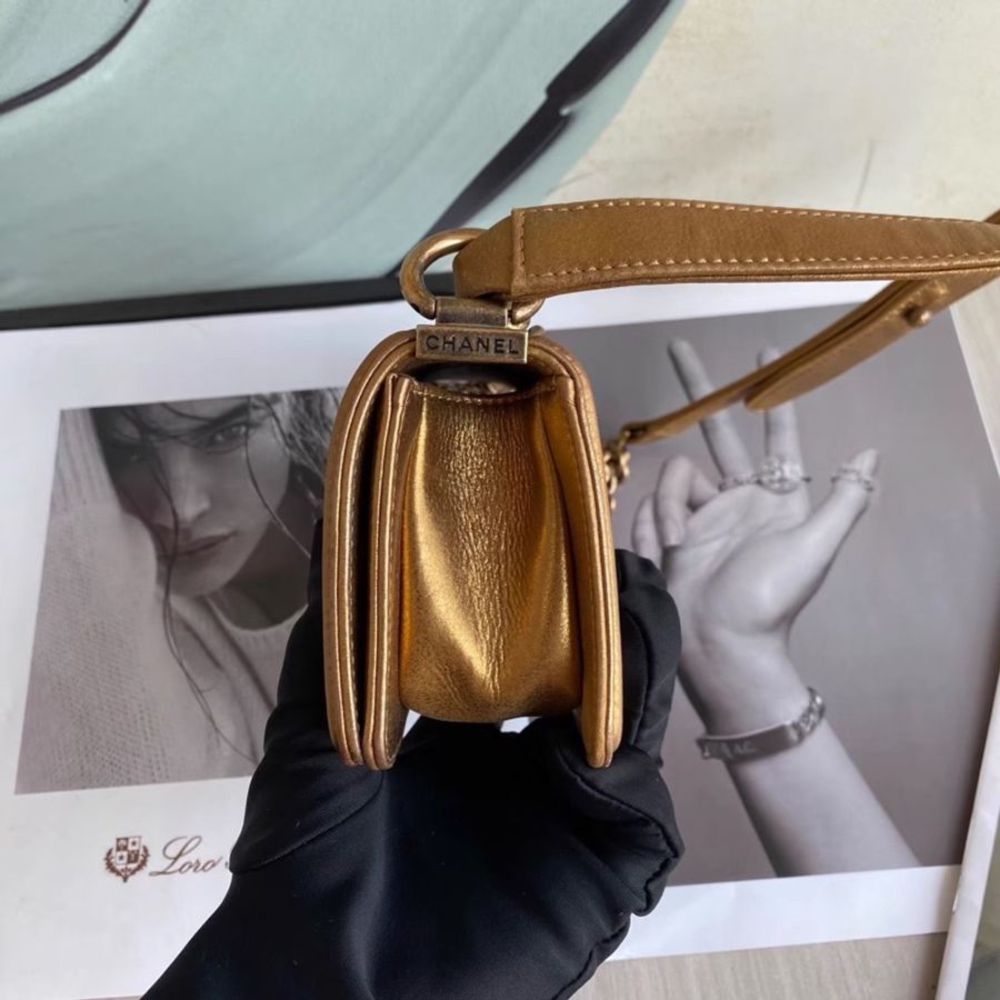 Chanel • Le Boy Mini 金色金釦珍珠魚皮-6