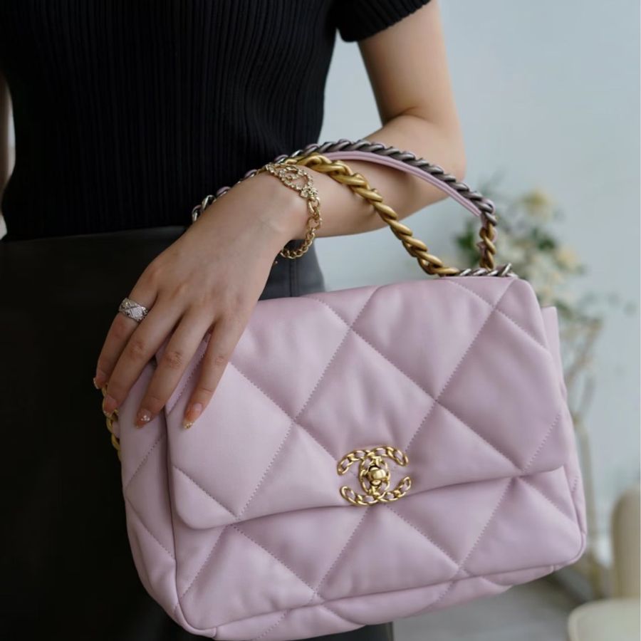 Chanel • 19 Bag 櫻花粉羊皮 金釦 中號-0