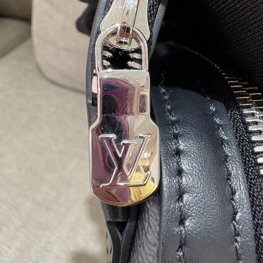 Louis Vuitton 黑花單肩包-10