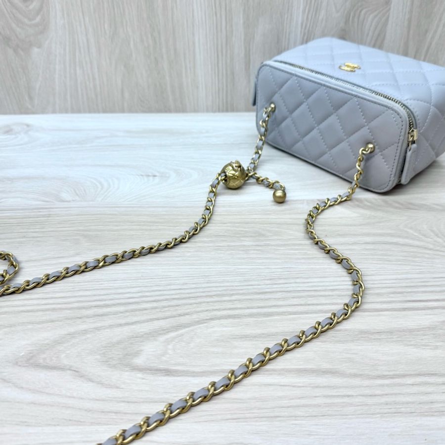 CHANEL灰色羊皮金球調節釦長盒子AP2303-8
