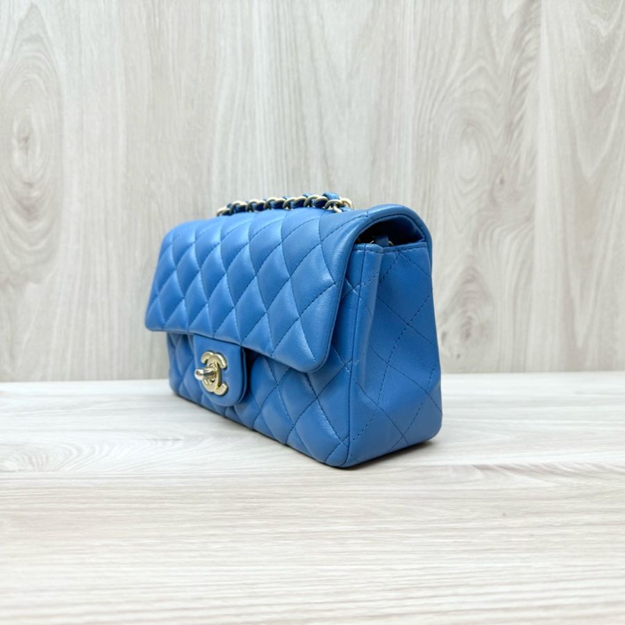 CHANEL藍色羊皮金釦CF20口蓋包/A69900-2