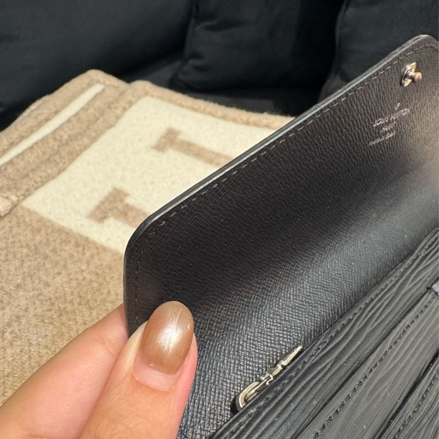 LV M60182黑色Epi釦式長夾 中性款超耐用-17