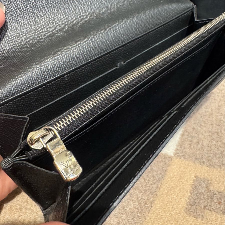 LV M60182黑色Epi釦式長夾 中性款超耐用-21