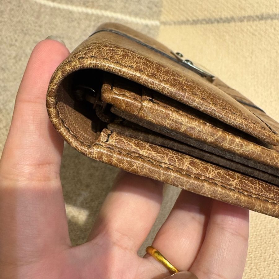 Gucci咖皮革小鐵牌釦式長夾 超好用✨價格超甜-11