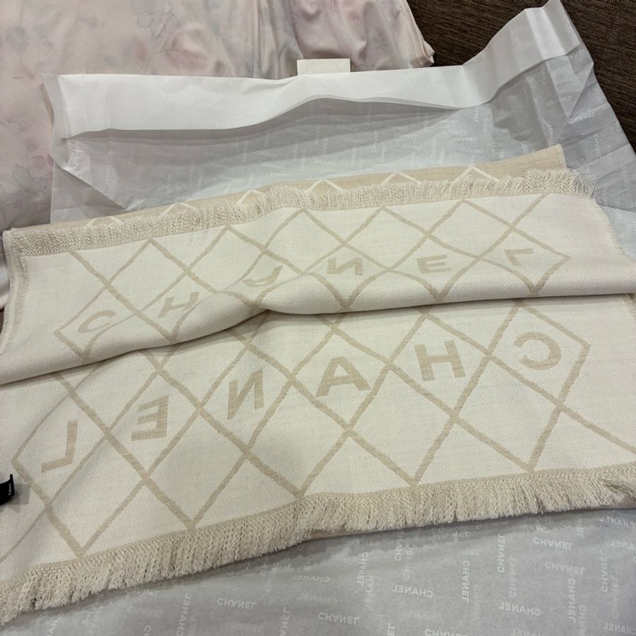 熱騰騰🔥誰在找 香奈兒chanel26p 圍巾 披肩 羊毛 米白色 氣質美人❤️-10