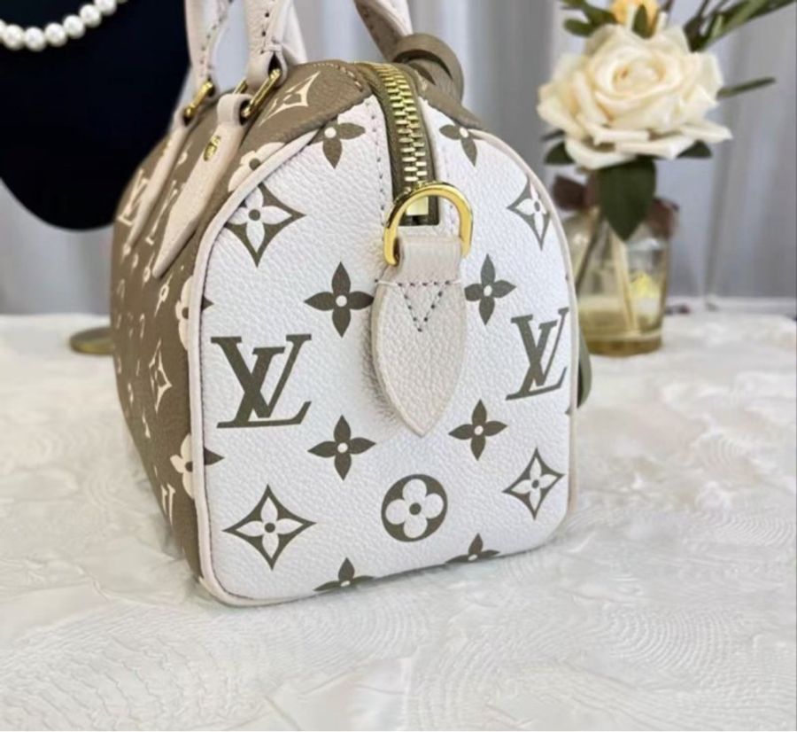 LV 酪梨綠拚白色 speedy20 春夏限定 芯片款20*13*12 99新 配件塵袋-3