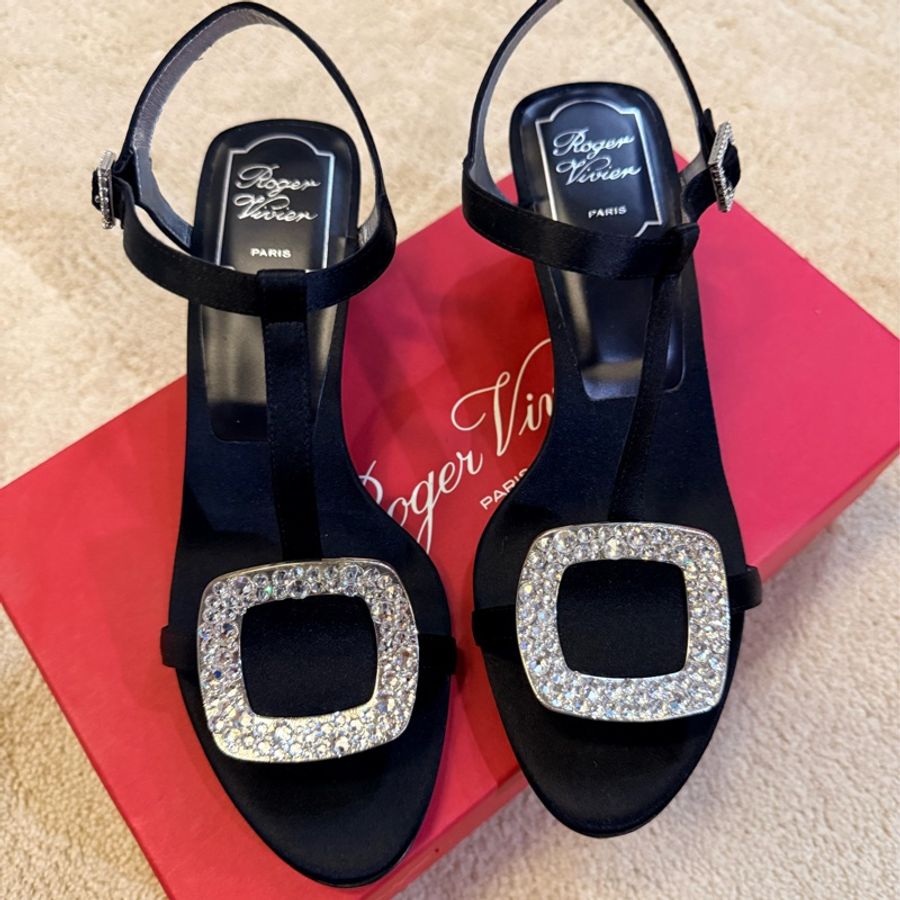 經典款Roger Vivier 36.5 黑色絲綢 銀鑽方釦 銀色皮革 跟4.5cm-0