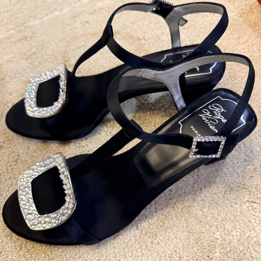 經典款Roger Vivier 36.5 黑色絲綢 銀鑽方釦 銀色皮革 跟4.5cm-1