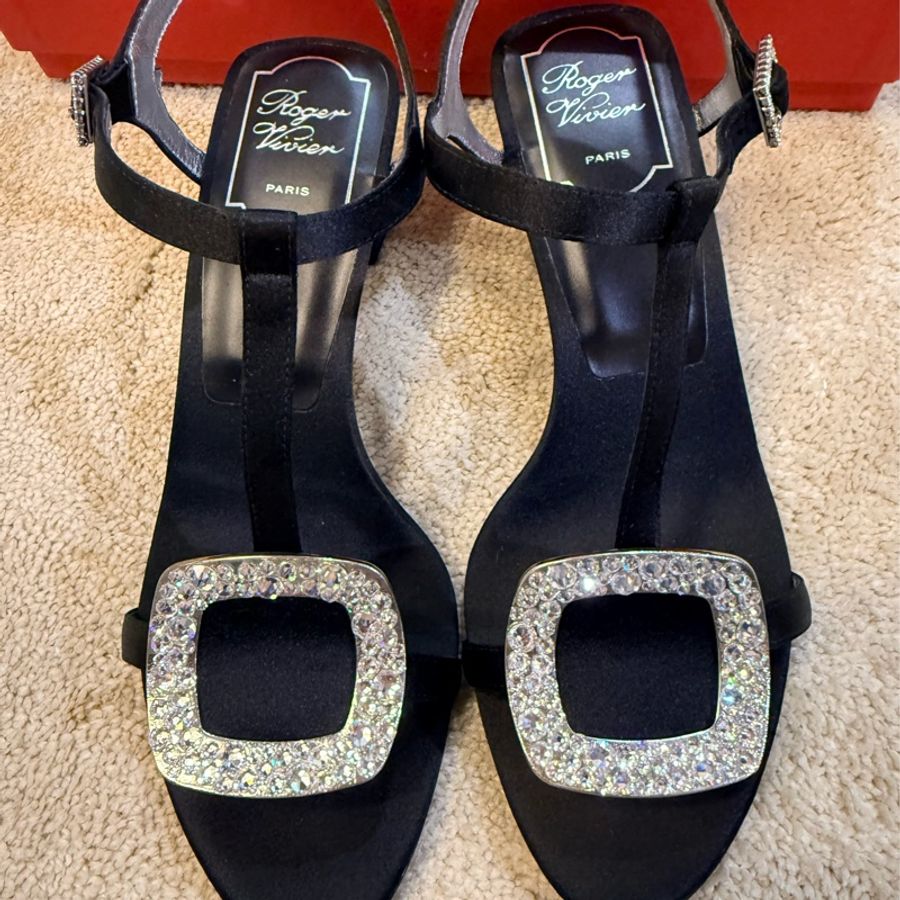 經典款Roger Vivier 36.5 黑色絲綢 銀鑽方釦 銀色皮革 跟4.5cm-3