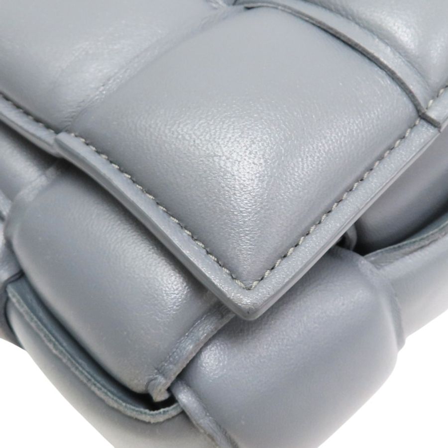 灰色 羊皮編織 Padded Cassette 枕頭包 肩背包【BOTTEGA VENETA BV 寶緹嘉】 717506-11