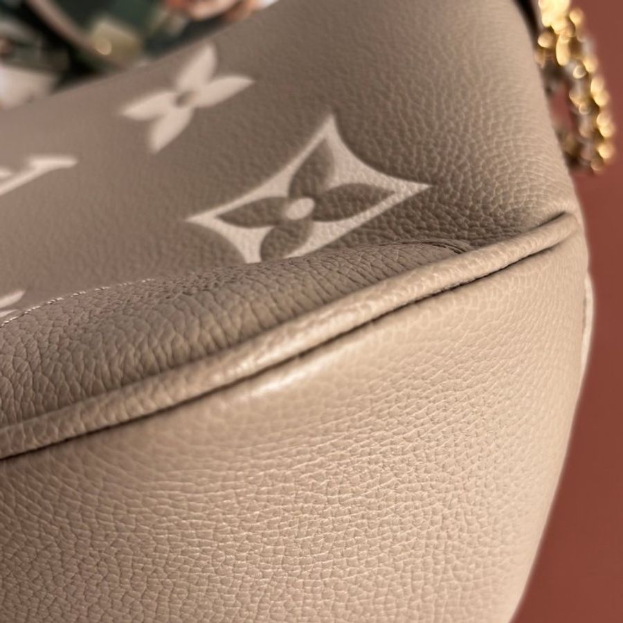 ::LOUIS VUITTON:: LV M13224 Boulogne PM 斑鳩灰 / 奶油色 雙色 Monogram Empreinte皮革 腋下包 肩背包 斜背包 半月包-5