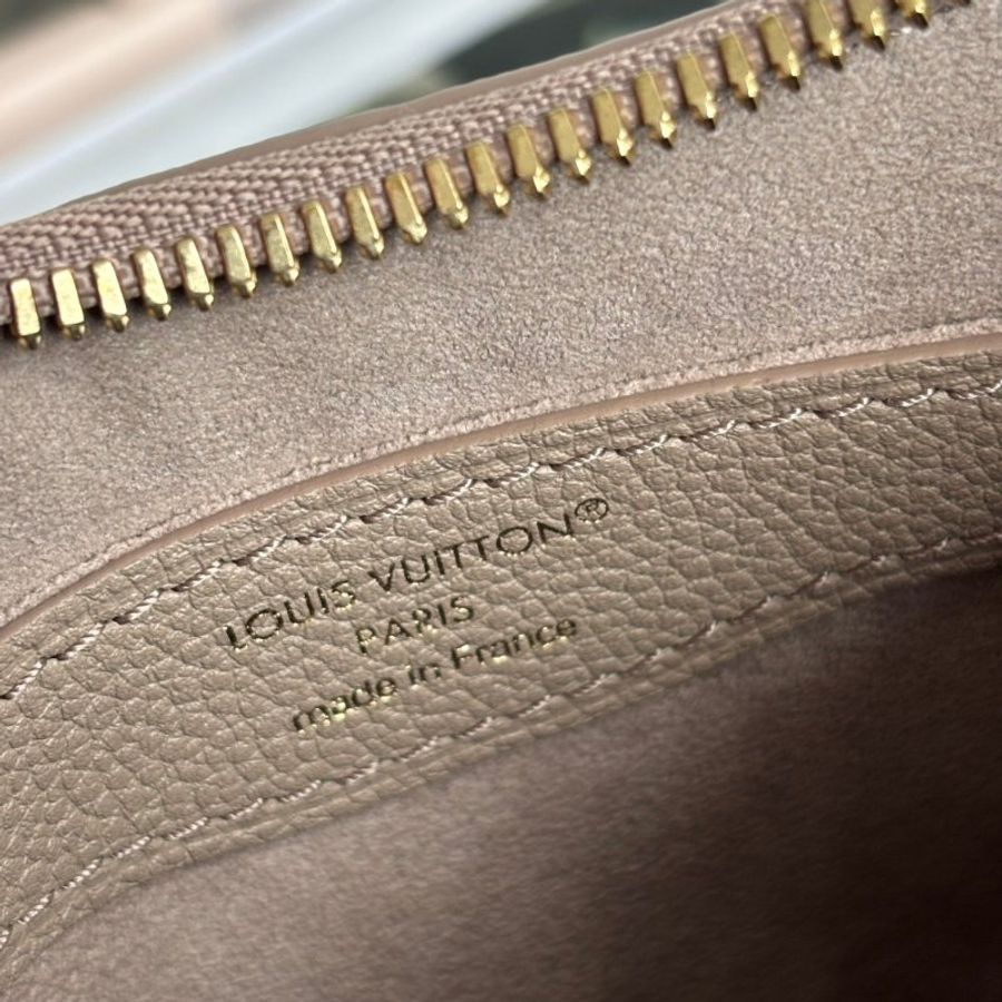 ::LOUIS VUITTON:: LV M13224 Boulogne PM 斑鳩灰 / 奶油色 雙色 Monogram Empreinte皮革 腋下包 肩背包 斜背包 半月包-24