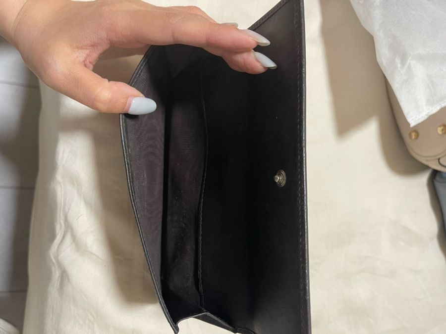 GUCCI 黑色 GG 壓紋長夾(真皮、翻蓋扣式、銀色金屬牌)-12