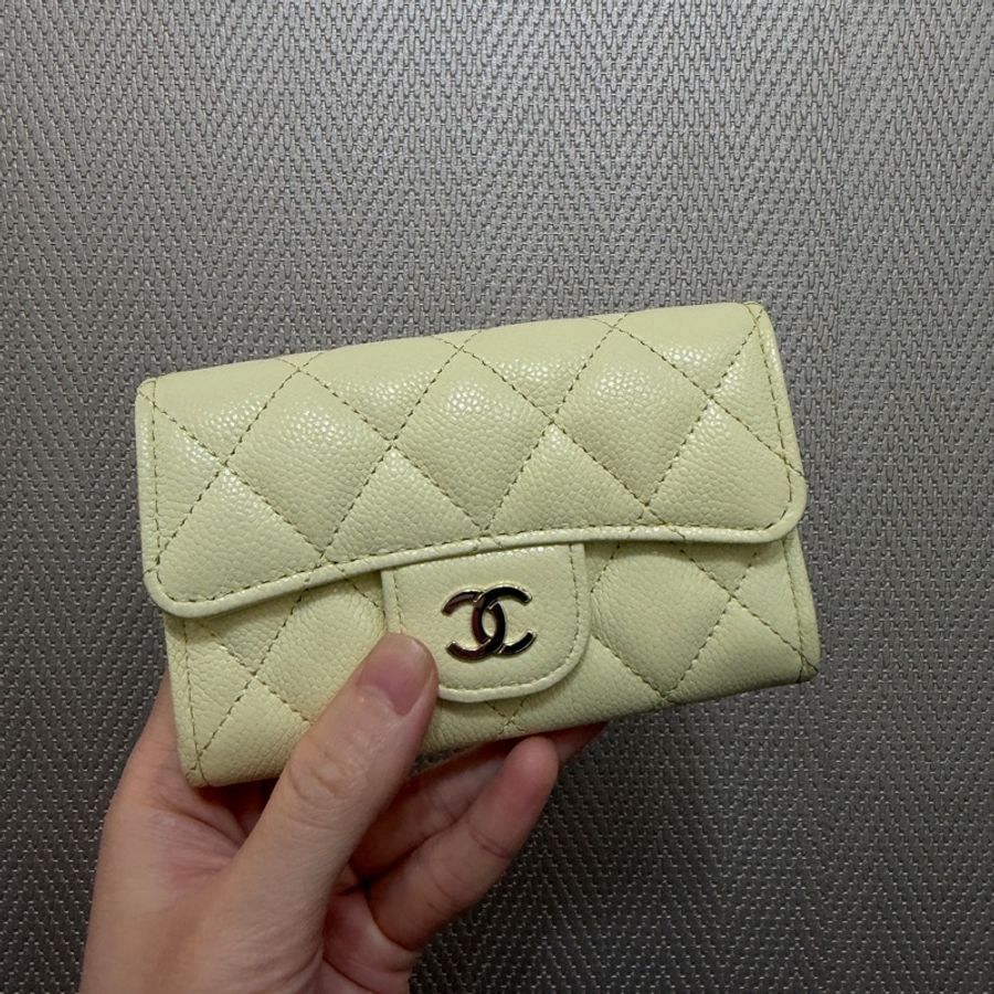 Chanel 鵝黃荔枝牛皮銀釦下蓋卡包AP0214-0