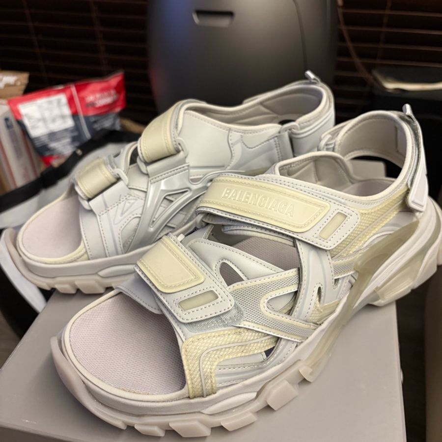 ｛限時清衣櫥啦！｝Balenciaga 巴黎世家 頂級涼鞋 46號黃金尺寸-0