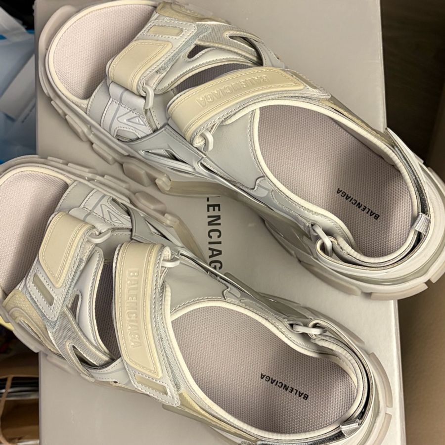 ｛限時清衣櫥啦！｝Balenciaga 巴黎世家 頂級涼鞋 46號黃金尺寸-1