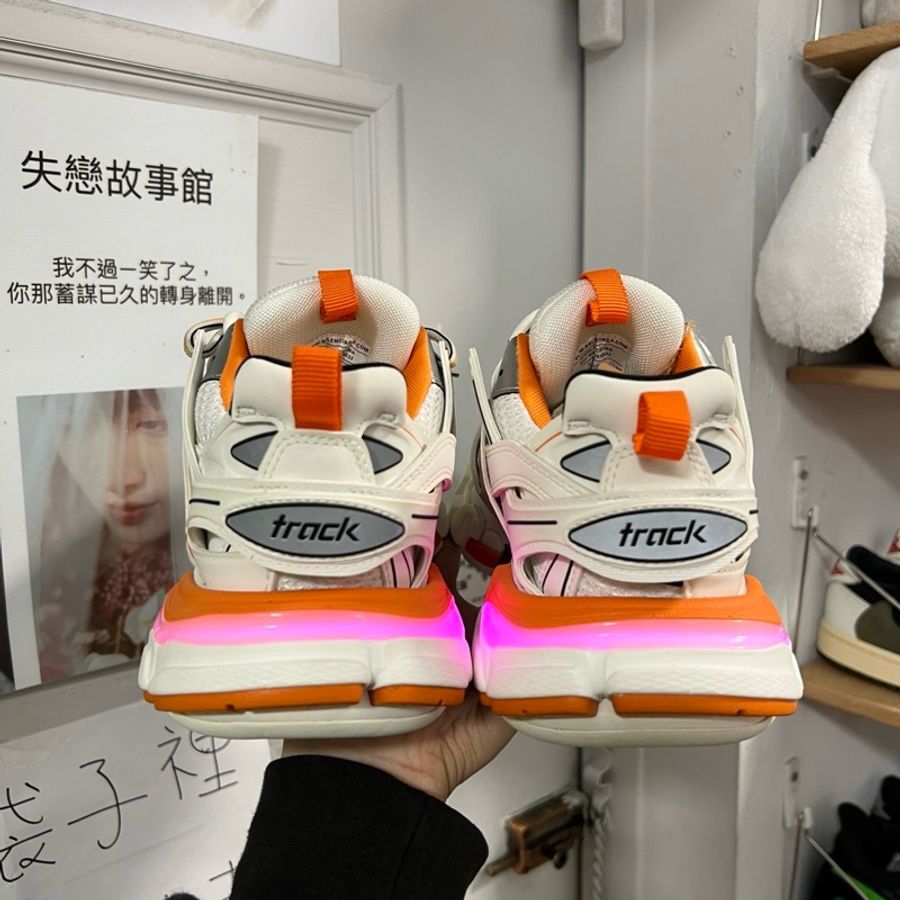 巴黎世家track白橙LED款Eu36-7